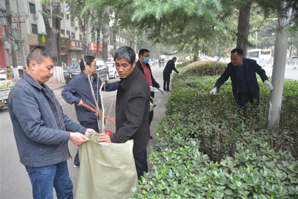 濮陽(yáng)市自來(lái)水公司開展“城市清潔日”活動(dòng)4